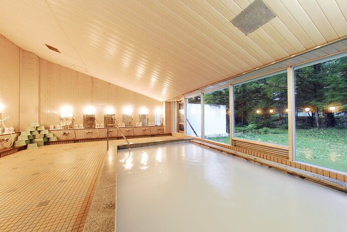 【ONSEN】湯量豊富、日本で四番目に濃い硫黄温泉 （大浴場・高原の湯）